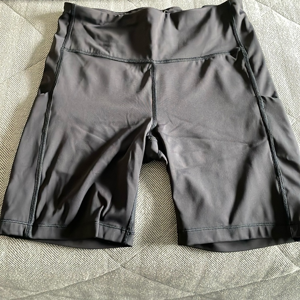 Athleta Black Ultimate Stash Pocket 7 Short